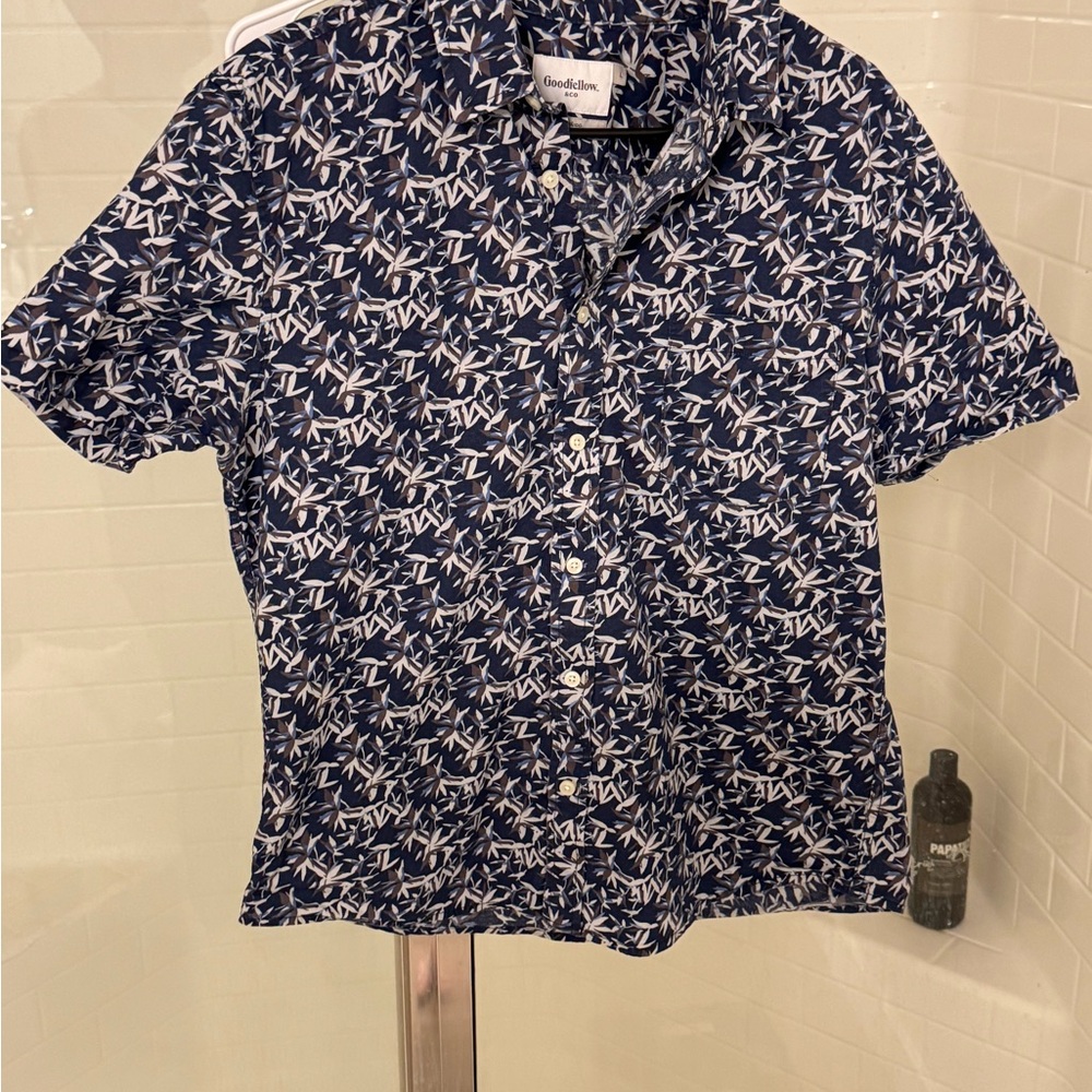Goodfellow & Co Blue and White Casual Button Down Shirt